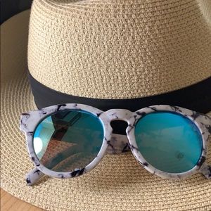 Quay white marble mirrored sunglasses